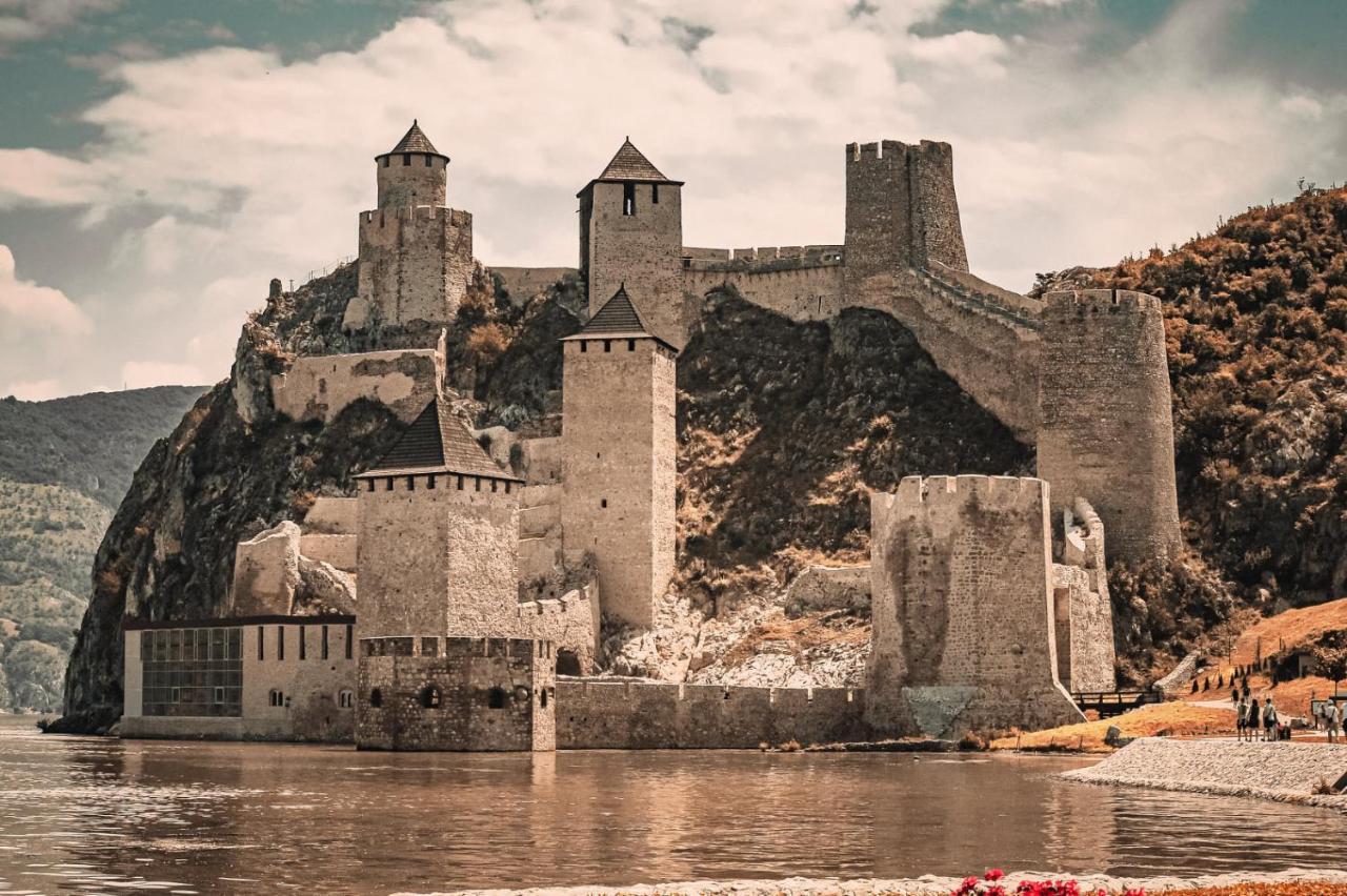 Villa Carobni Breg Golubac Esterno foto
